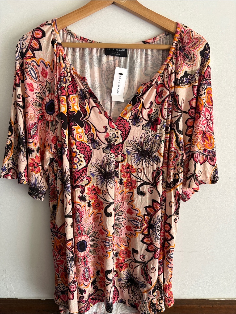 Lane Bryant Multicolor Pink Floral V-Neck Women’s Short Sleeve Top